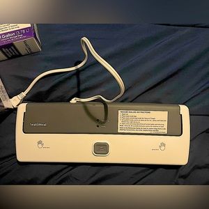 Seal a Meal by FoodSaver w/vacuum bags - Like New